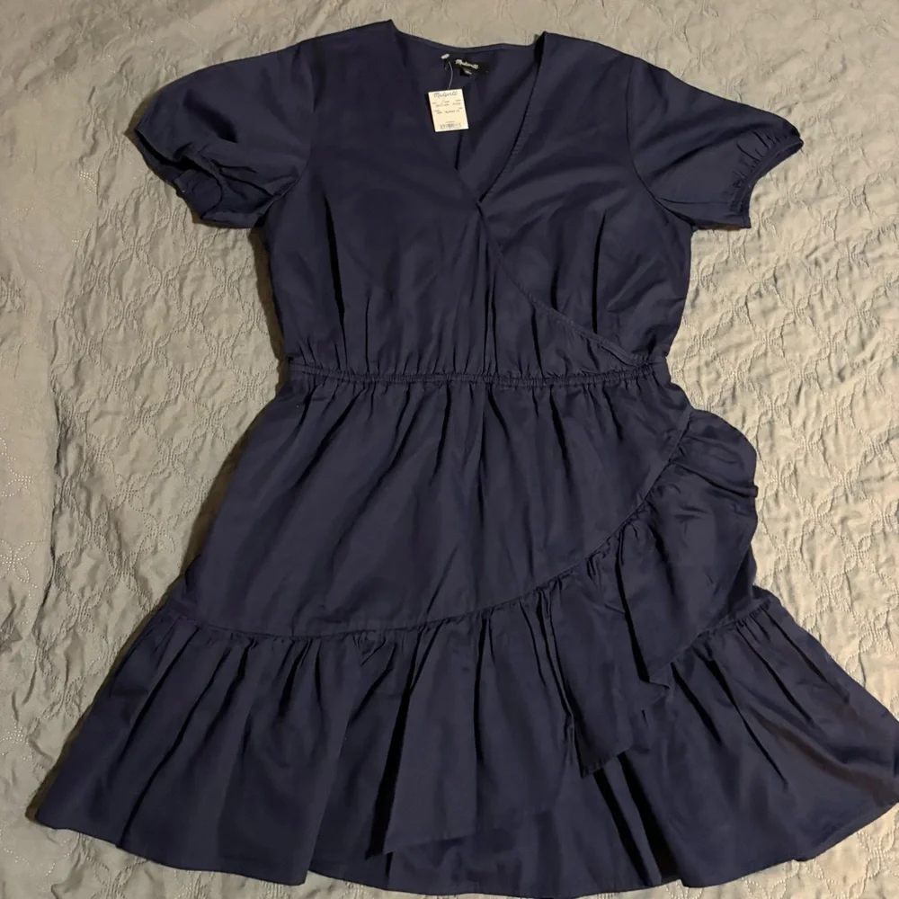NWT Madewell Women's Navy Blue Ruffle-Tiered Short Sleeve V Neck Dress Size 12